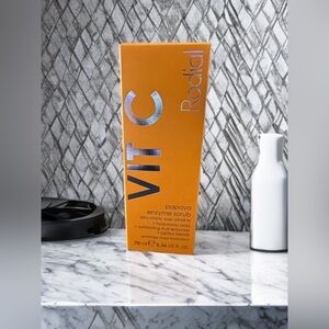 New In Box Rodial VIT C Papaya Enzyme Scrub
